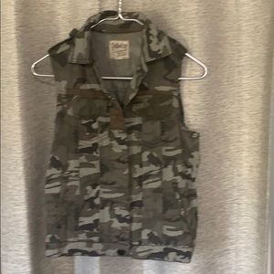 Women’s camo vest